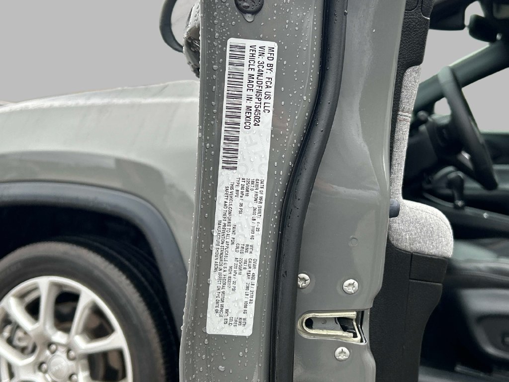 Used 2023 Gray Jeep Latitude Lux image 11