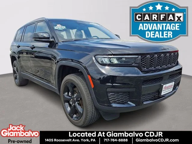 Used 2023 Black Jeep Altitude image 1