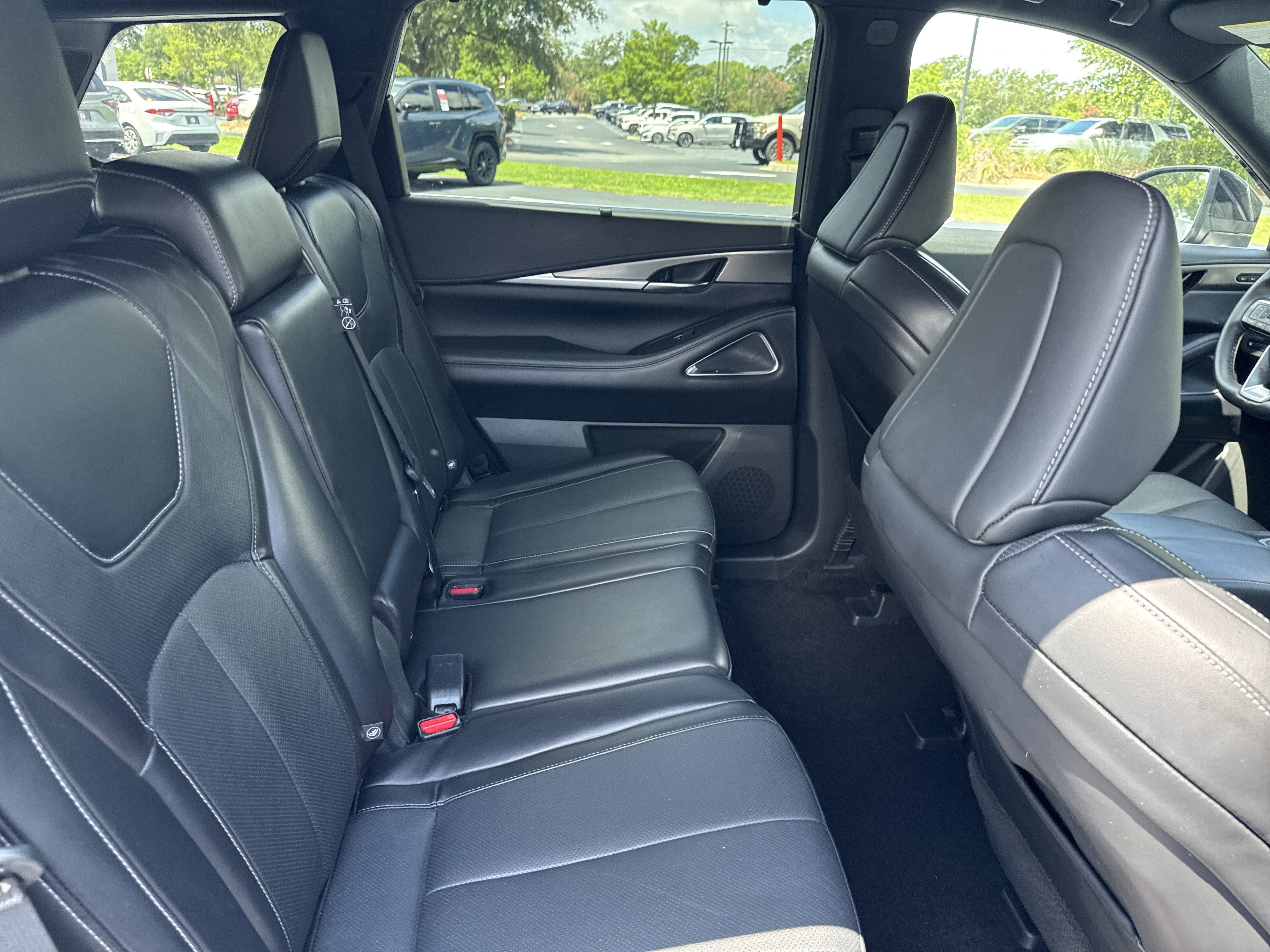 Used 2025 Mineral Black INFINITI LUXE image 32
