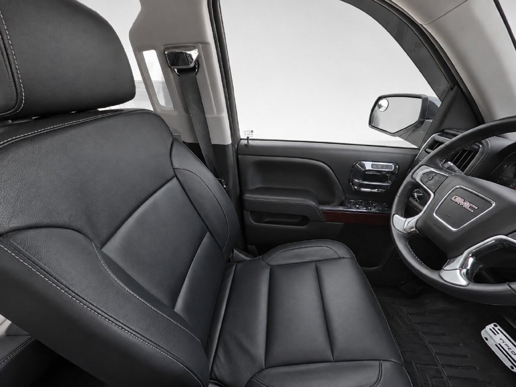 Used 2018 Black GMC SLT image 21