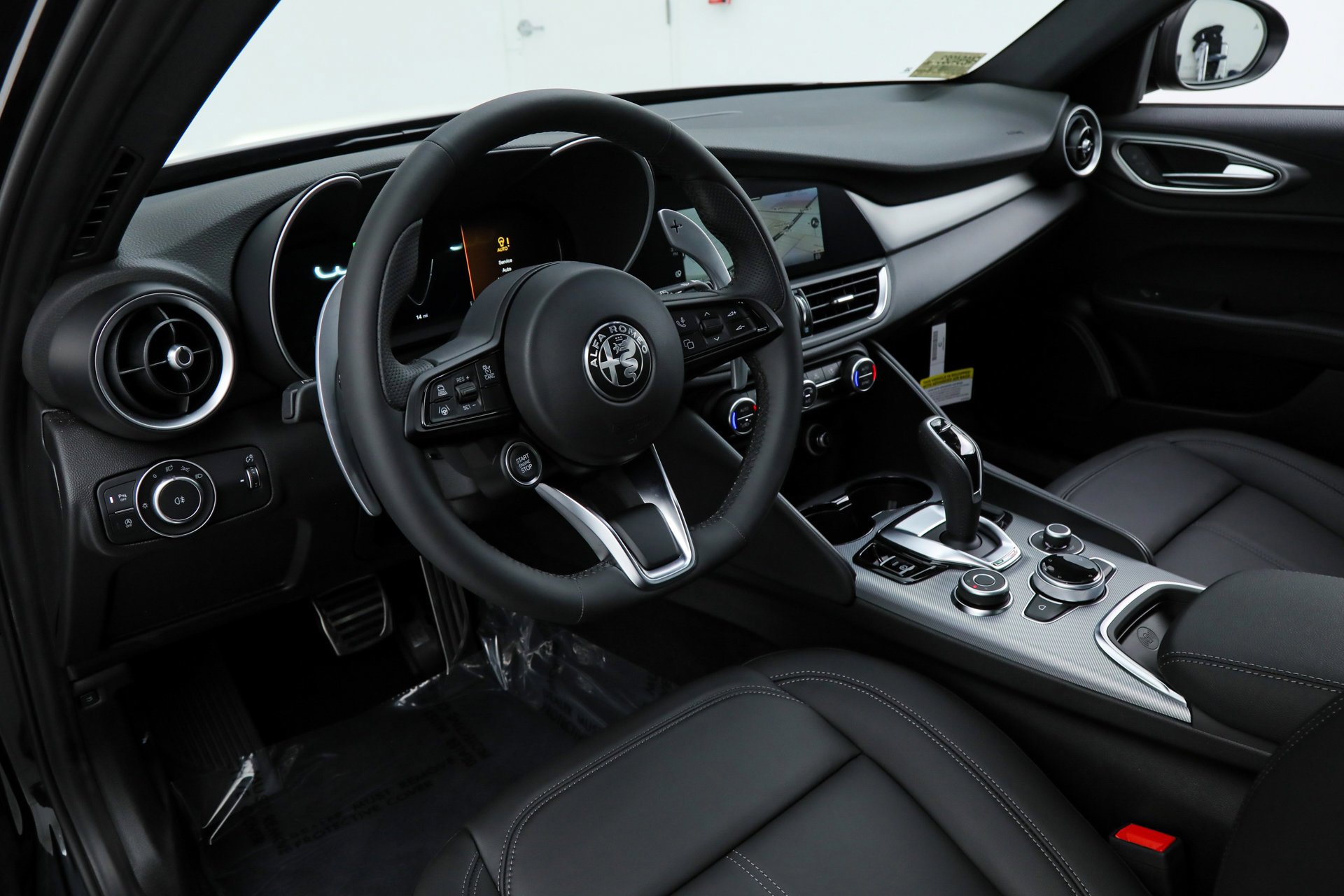 New 2025 Vulcano Black Metallic Exterior Paint Alfa Romeo  image 18