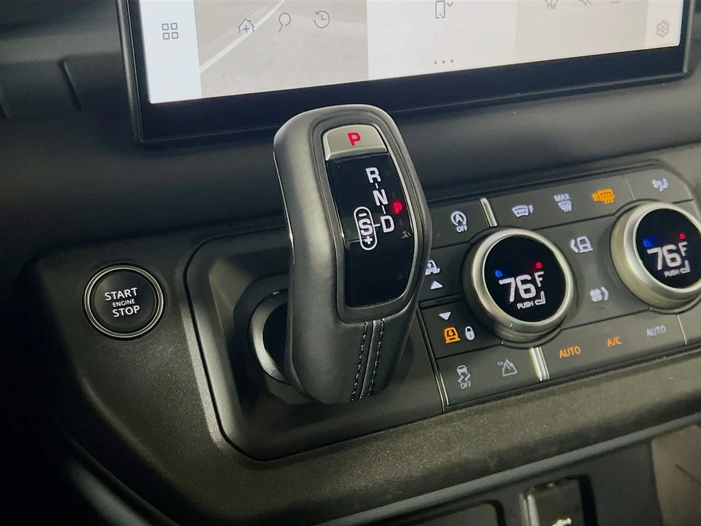 2024 Land Rover Defender X-Dynamic SE - Photo 17