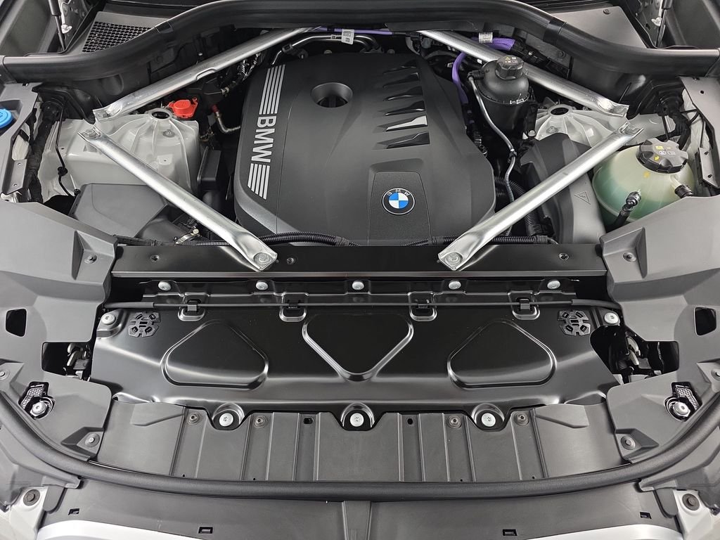 New 2026 Mineral White Metallic BMW xDrive40i image 30