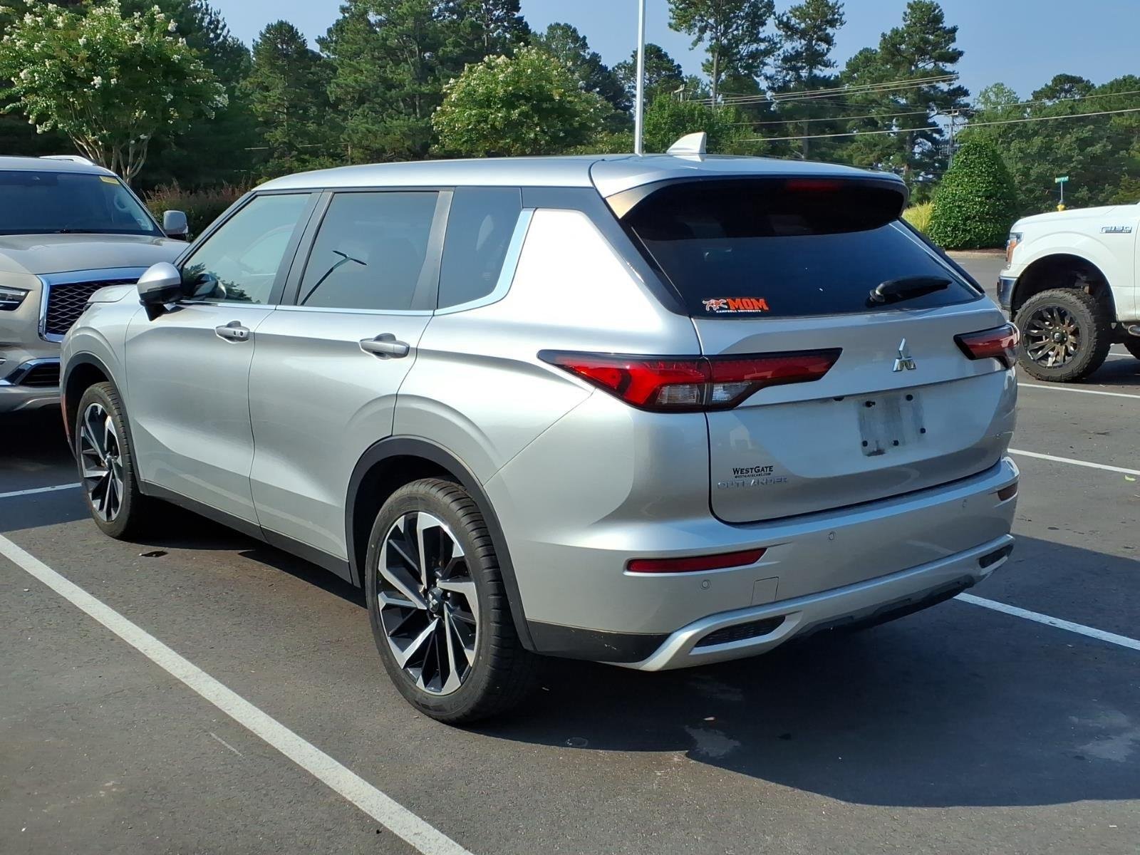 Used 2023 Alloy Silver Metallic Mitsubishi SE image 3