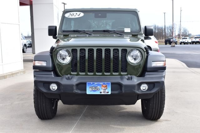 Used 2024 Green Jeep Sport S image 3