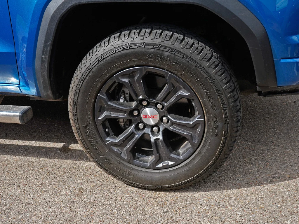 Used 2023 Dynamic Blue Metallic GMC 4WD Elevation image 13