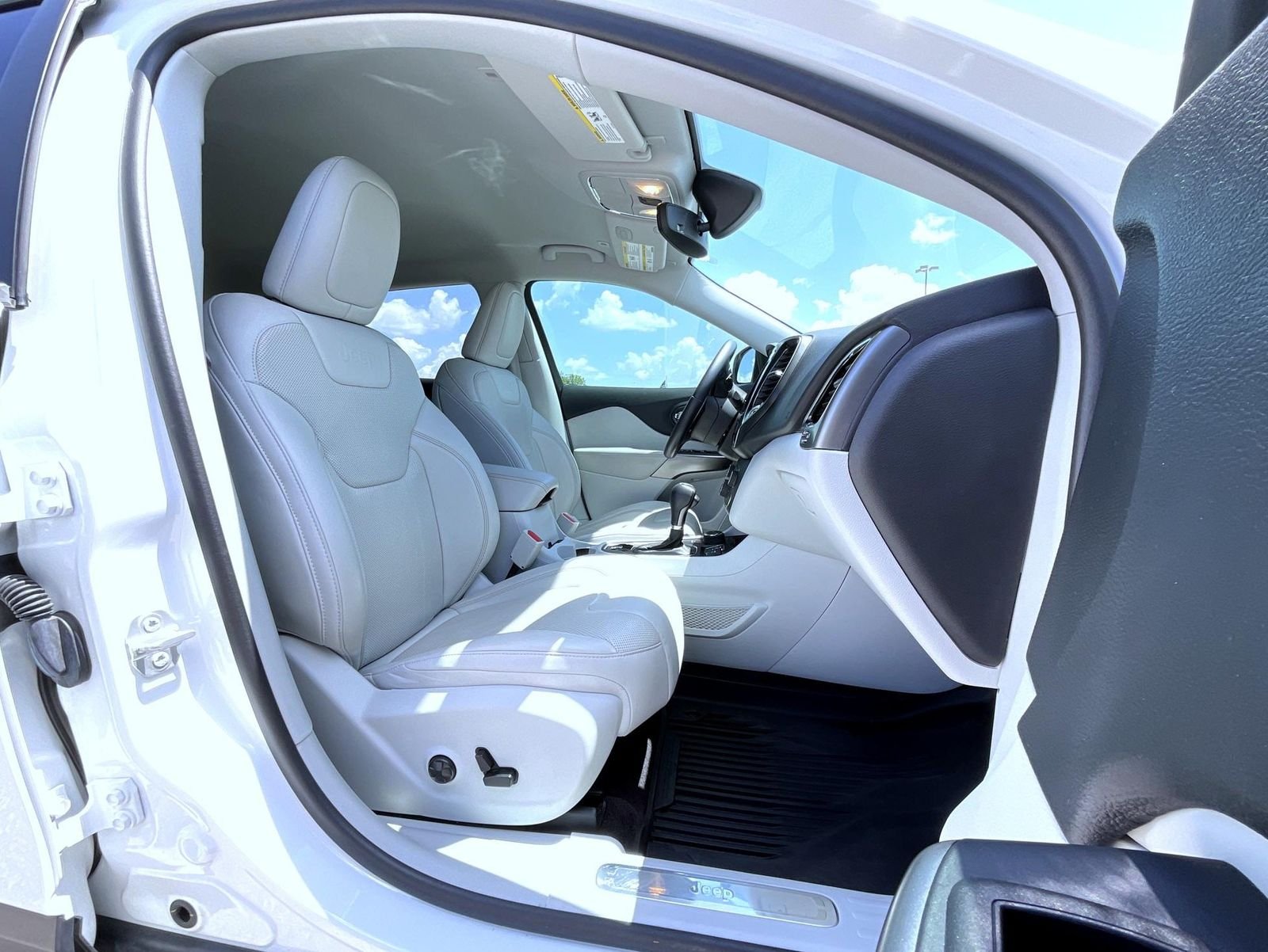 Used 2019 White Jeep Limited image 15