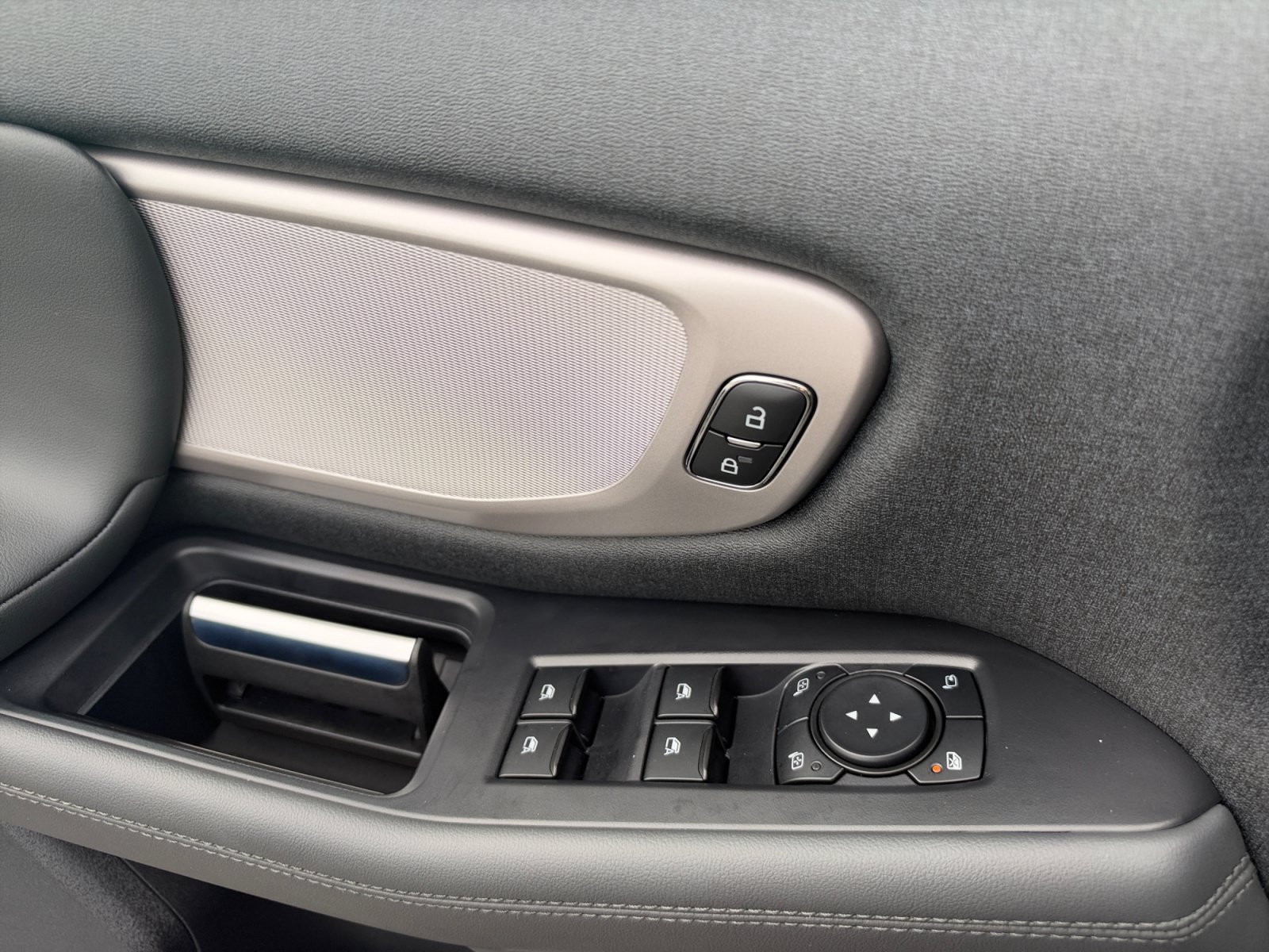 Used 2027 Gray Metallic Ford Active image 21