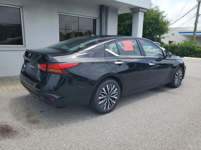 2025 Nissan Altima SV - Photo 8