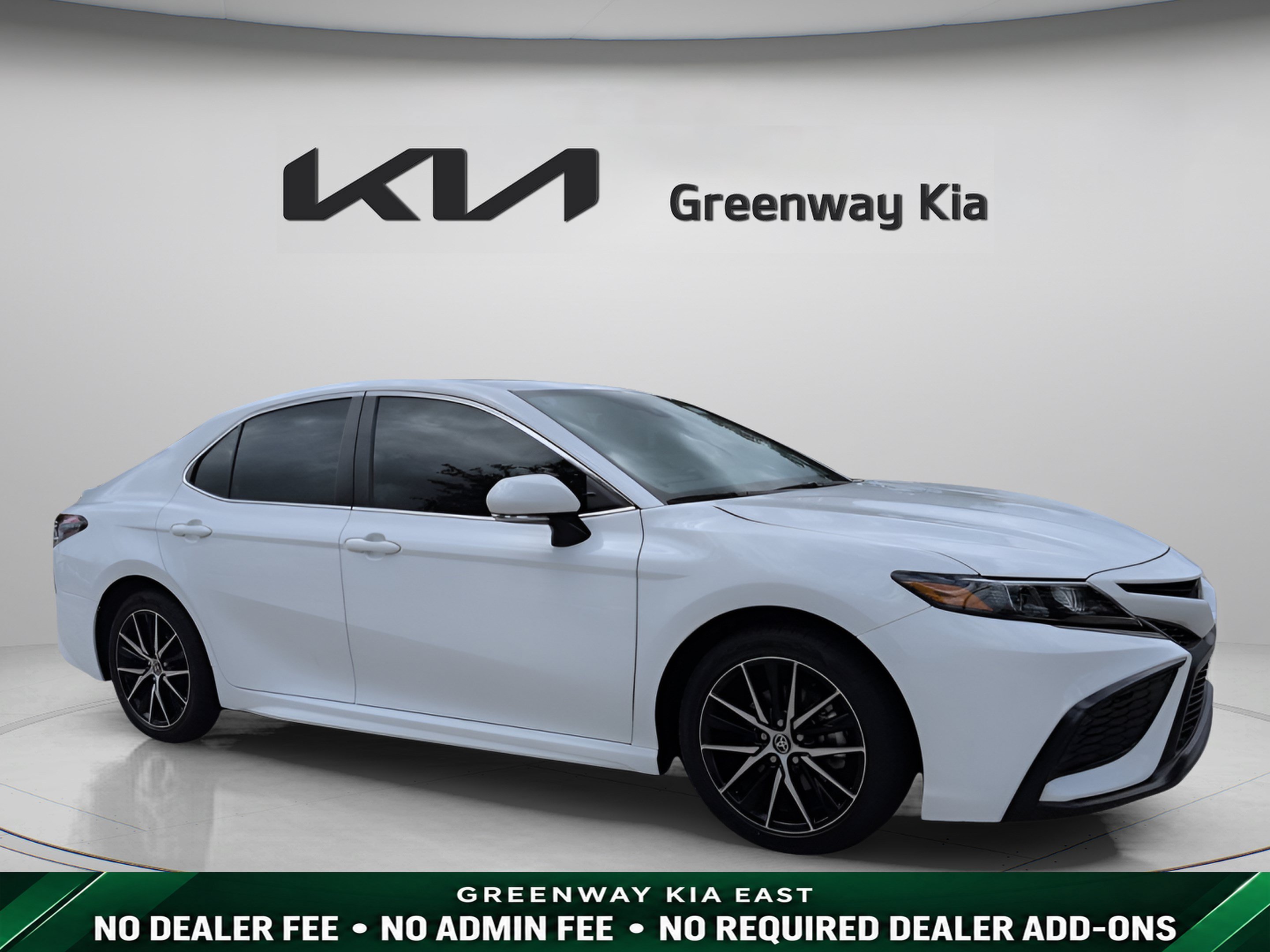 Used 2024 Ice Toyota SE image 1