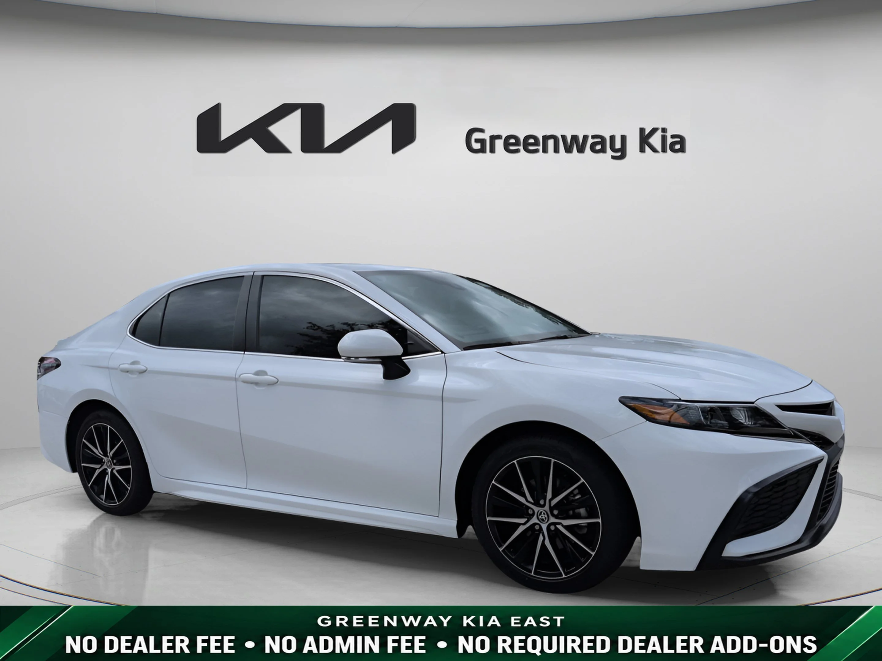 Used 2024 Ice Toyota SE image 1