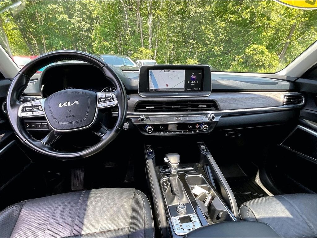 Used 2022 Purple Kia EX image 22