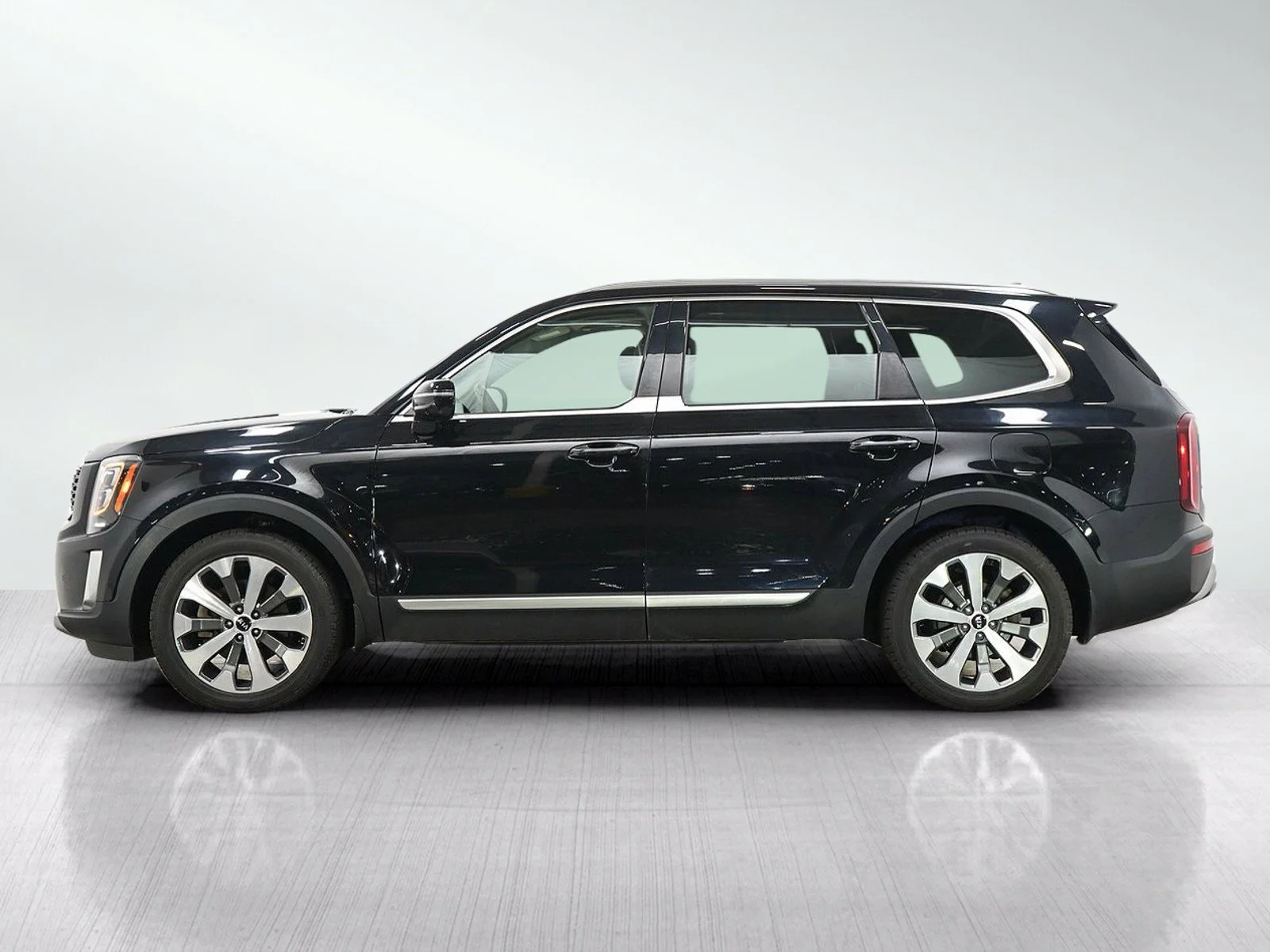 Used 2021 Kia Telluride SX with VIN 5XYP5DHCXMG110527 for sale in Wayzata, Minnesota