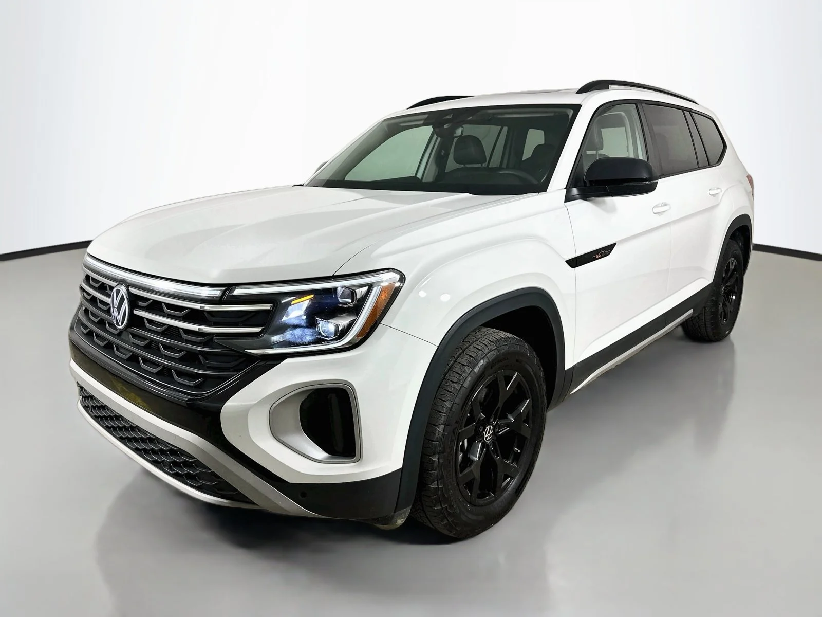 Used 2025  Volkswagen  image 1