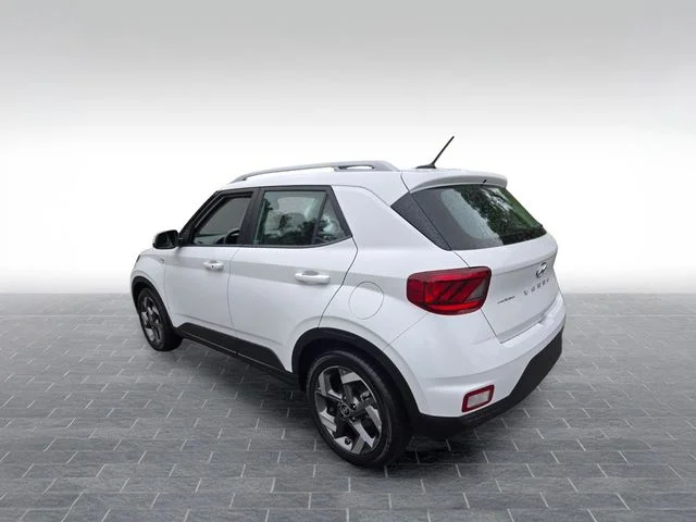 Used 2025 White Hyundai SEL image 6