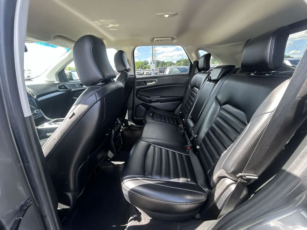 Used 2023 Gray Ford SEL image 28