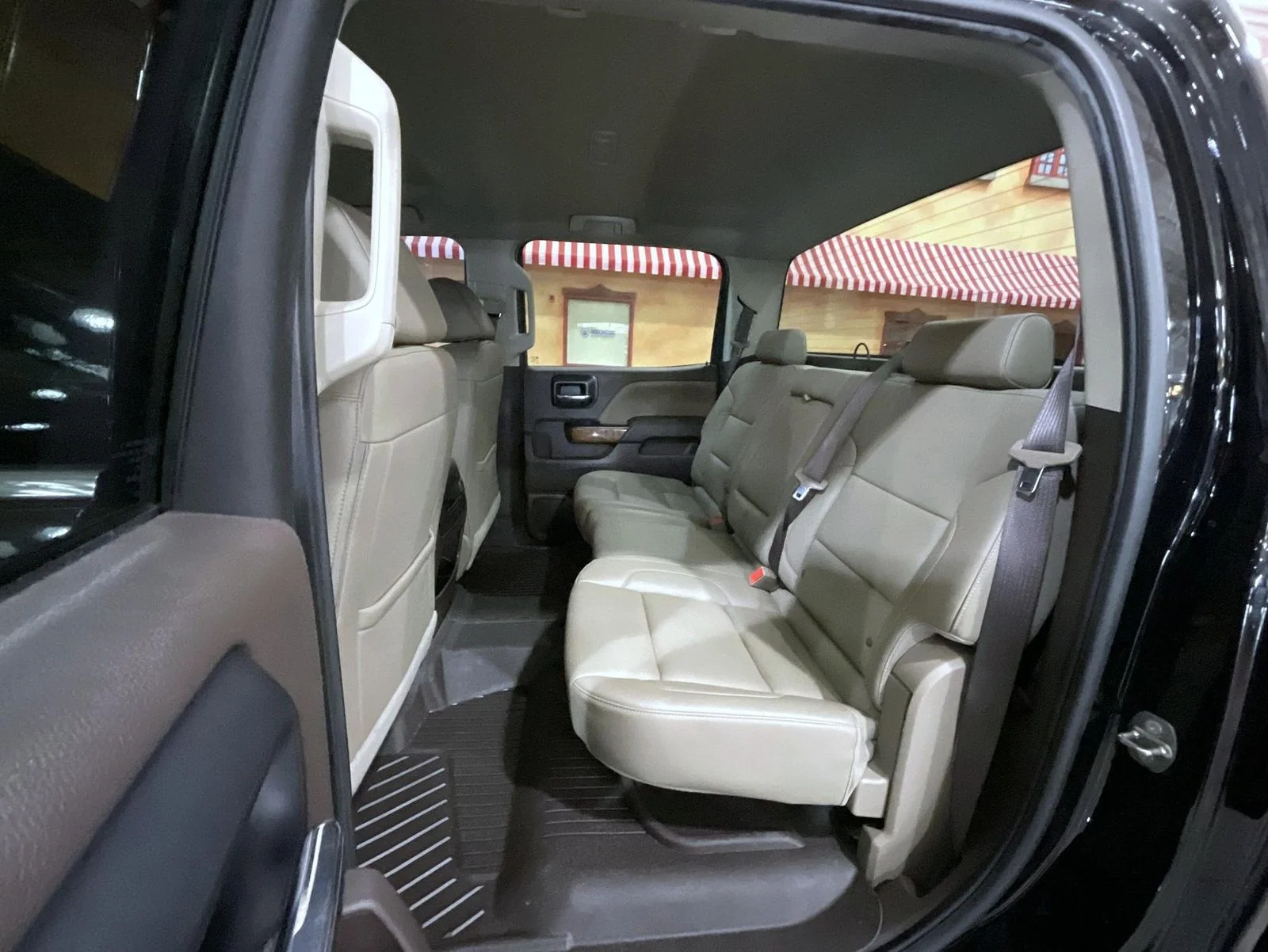Used 2018 Black GMC SLT image 19