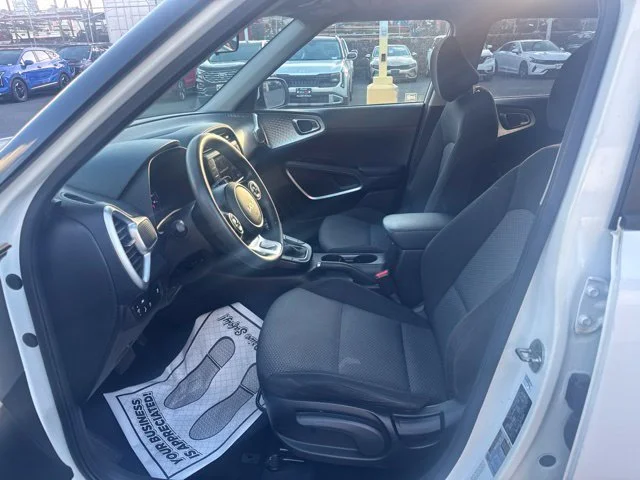 Used 2022 White Kia LX image 10