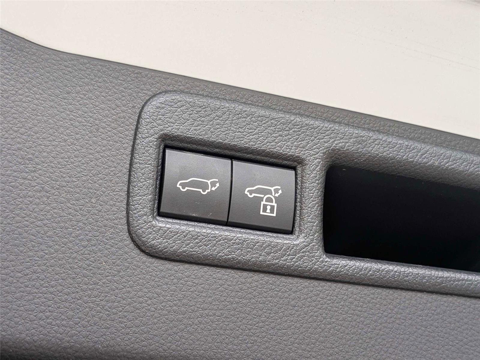 Certified Used 2023 Wind Chill Pearl Toyota Limited image 9