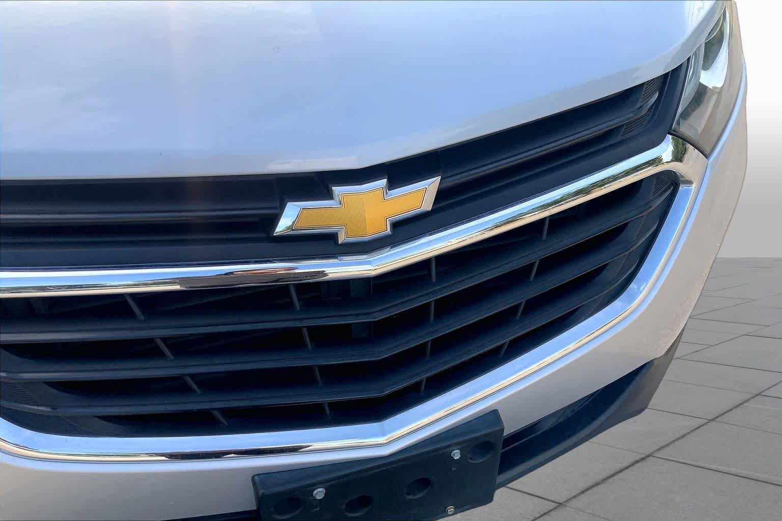 Used 2019 Silver Ice Metallic Chevrolet LT image 28