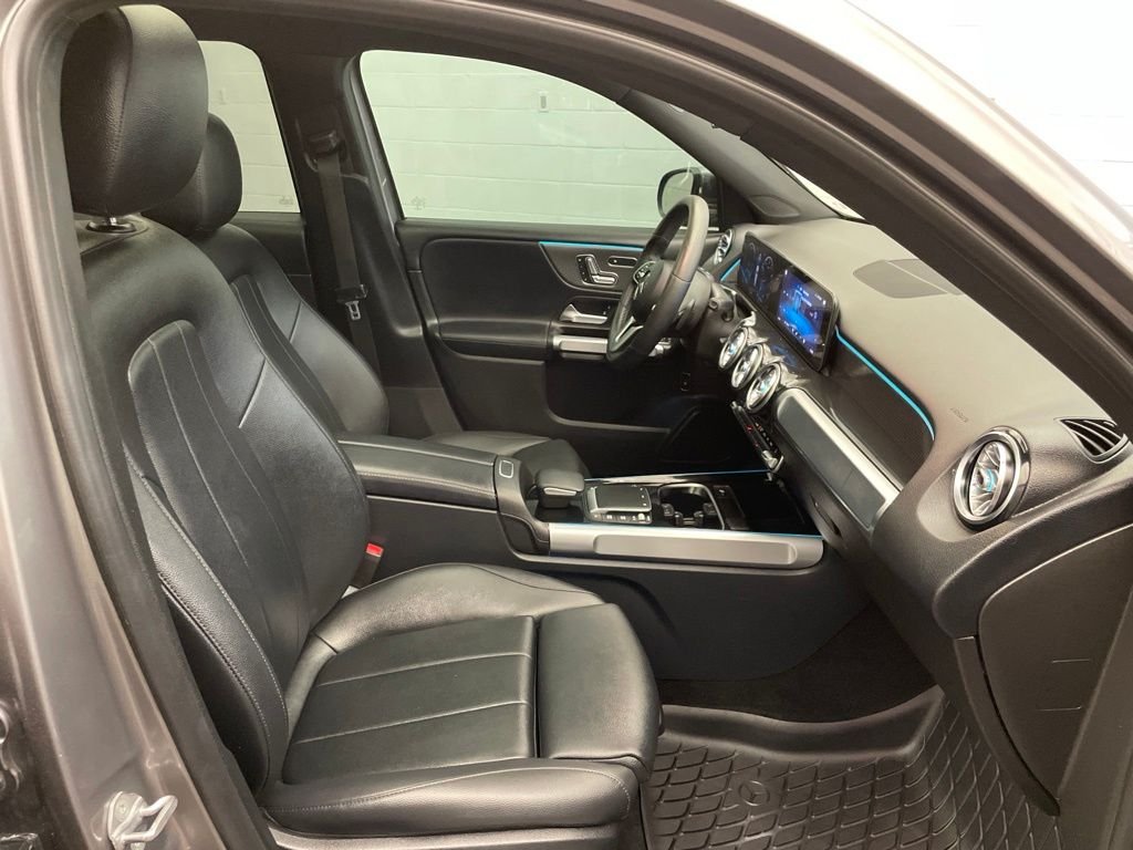 Used 2021 Gray Mercedes-Benz GLB 250 4MATIC® image 23