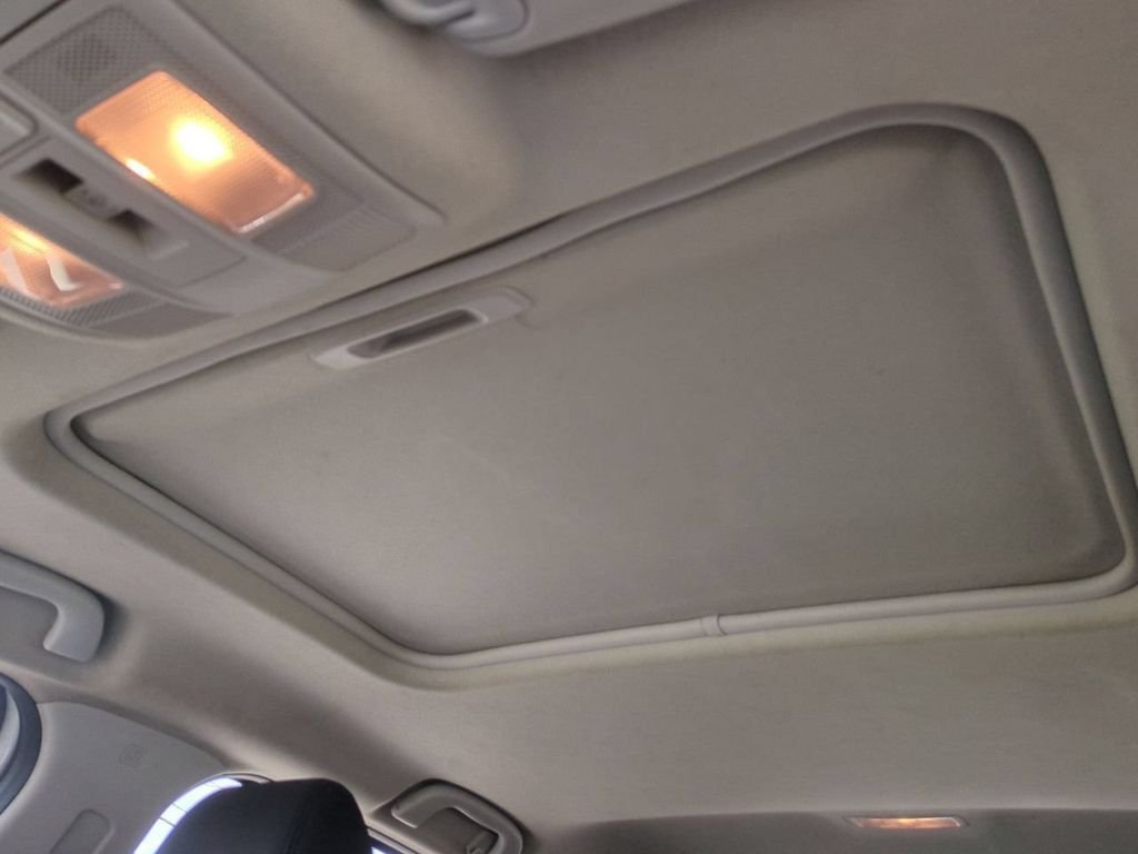 Used 2016 White Mazda Touring image 22
