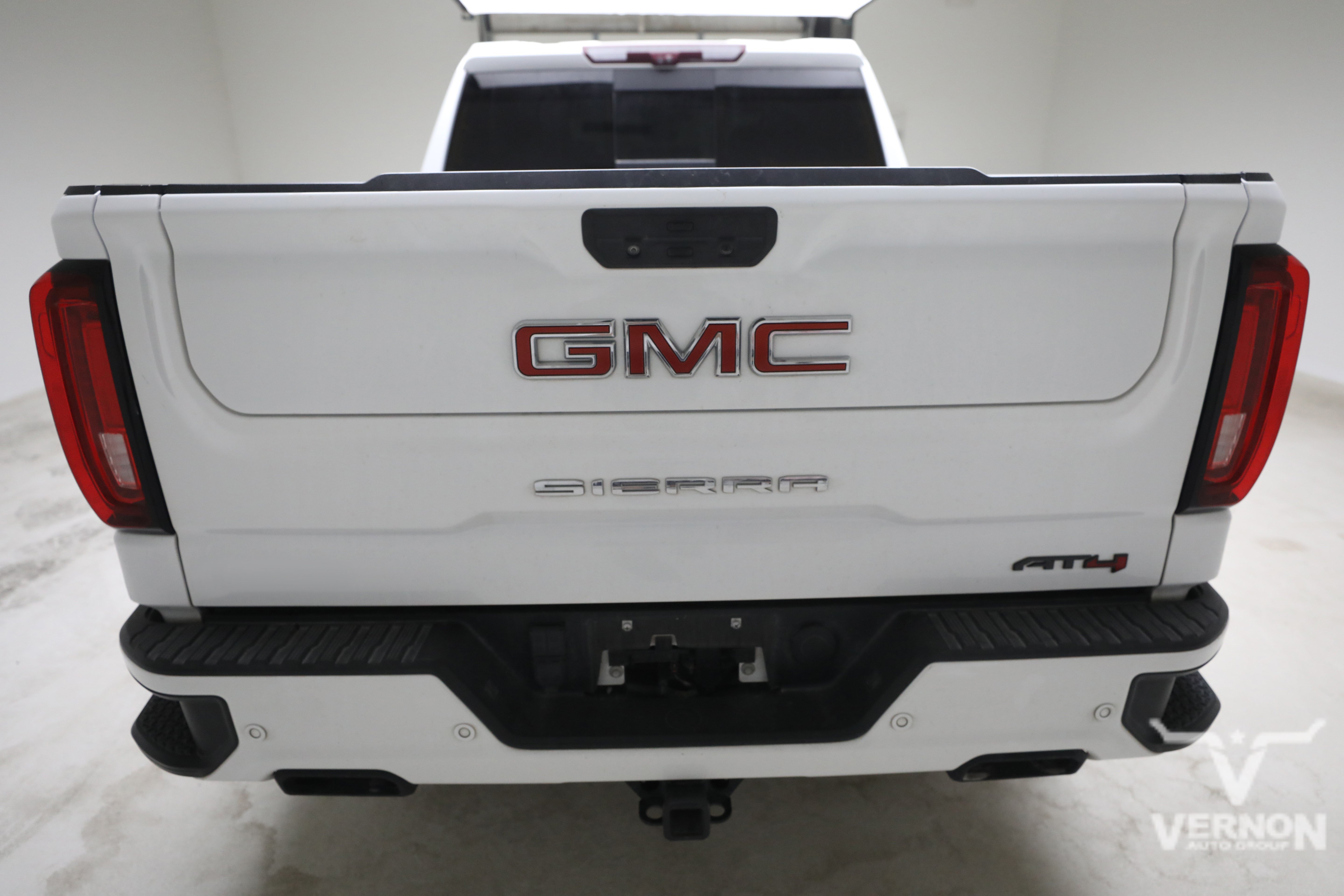 Used 2021 Summit White GMC Y image 3