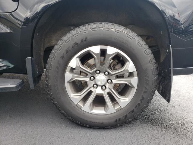 Used 2022 Black Chevrolet High Country image 27