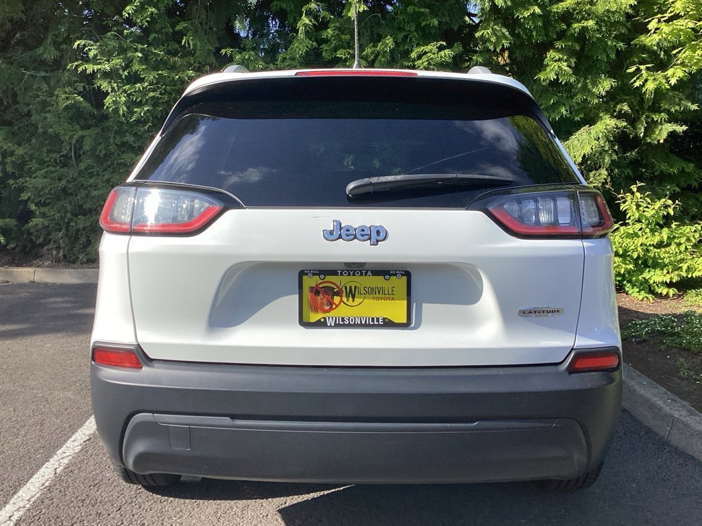 Used 2019 White Jeep Latitude Plus image 16