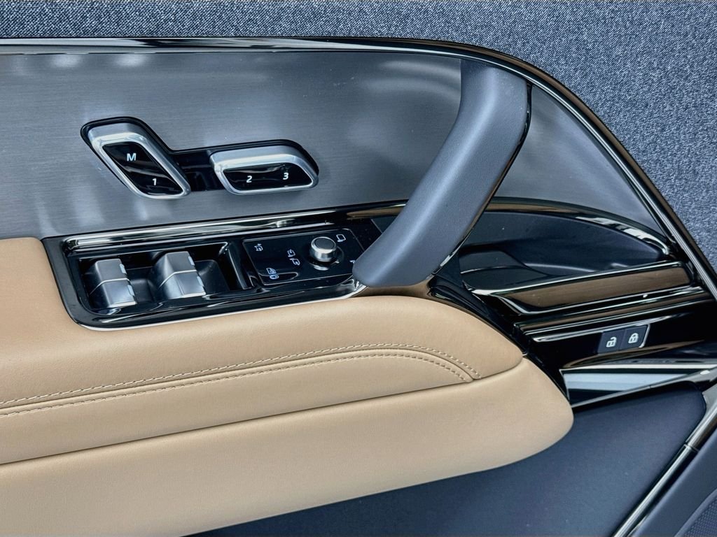 New 2026 Fuji White Land Rover SE image 23