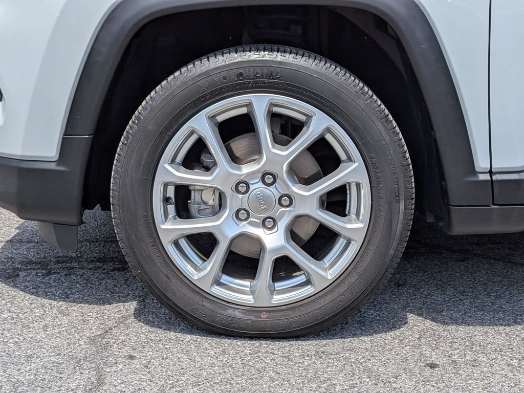 Used 2022 White Jeep Latitude Lux image 26