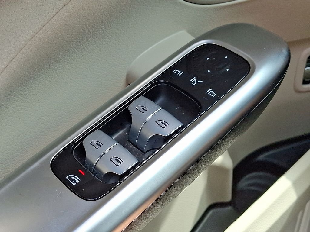 2025 Mercedes-Benz C-Class Sedan C 300 - Photo 24