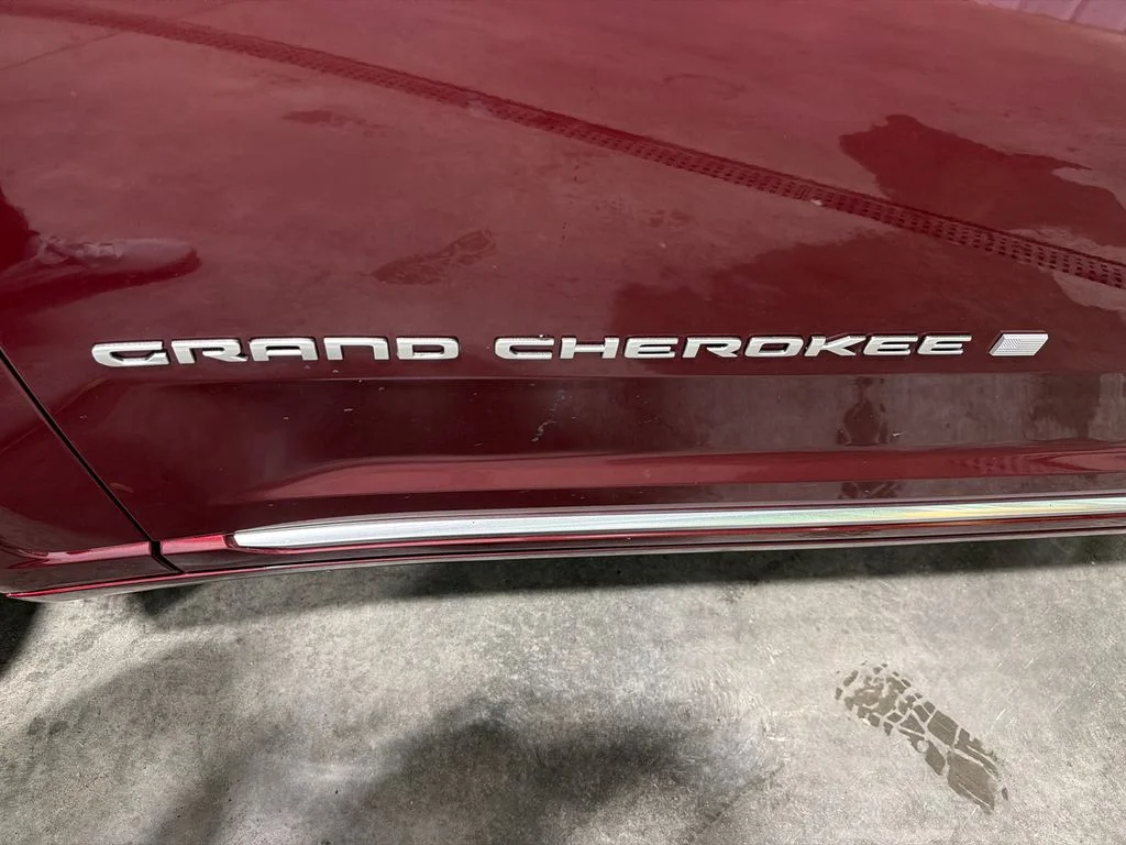 Certified Used 2025 Velvet Red Pearlcoat Jeep Summit image 12