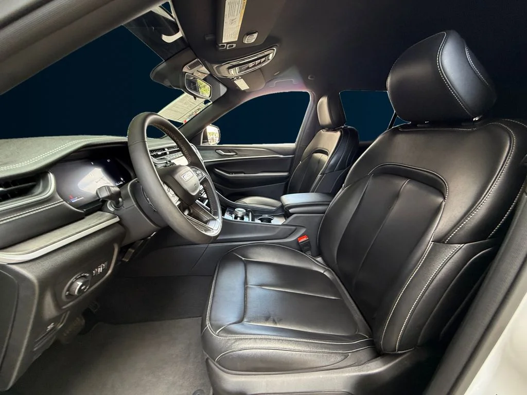 Used 2024 White Jeep Limited image 10