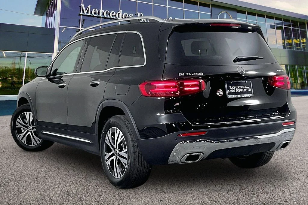 New 2026 Black Mercedes-Benz GLB 250 image 3