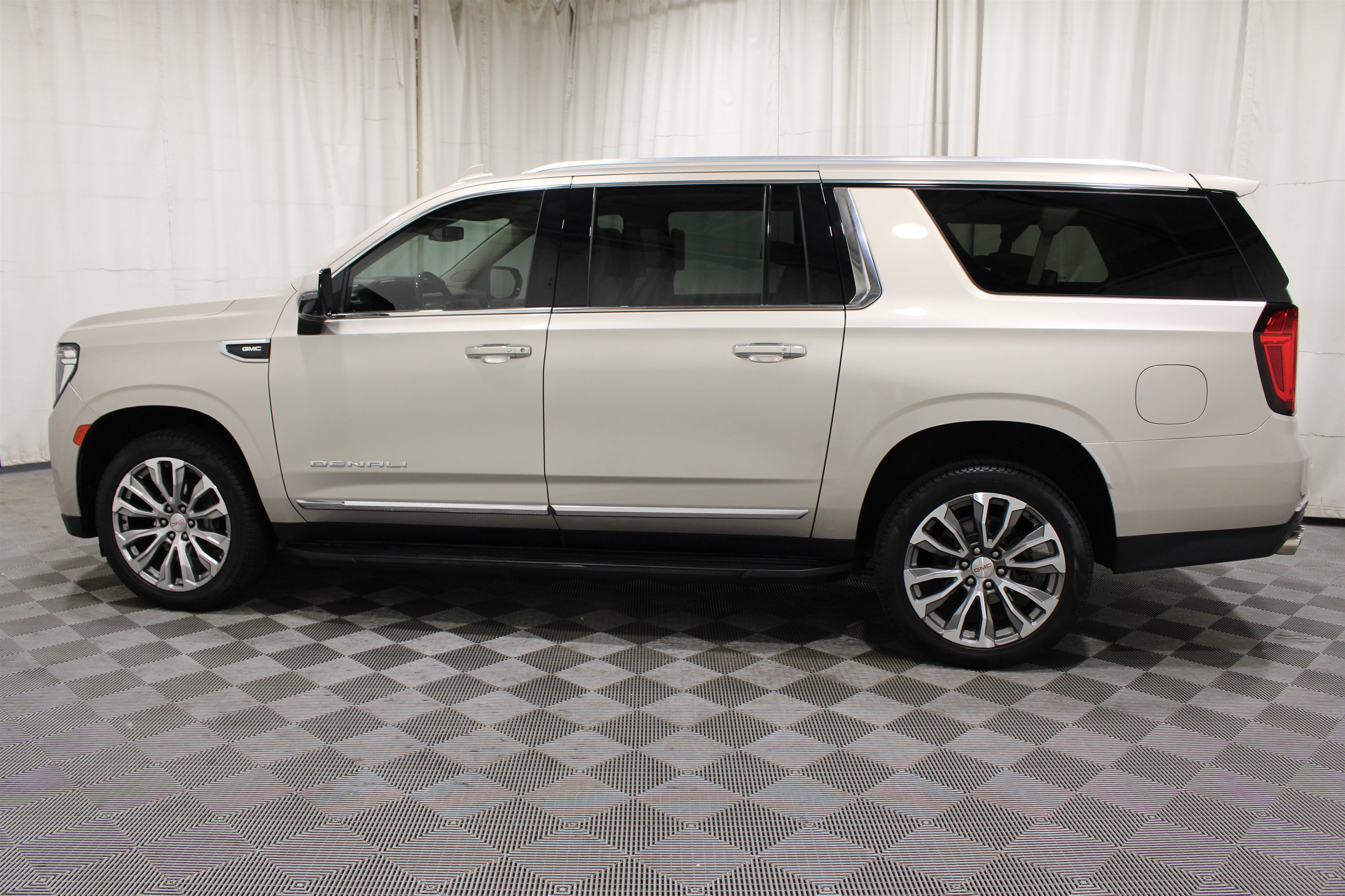 Used 2023 Pearl Beige Metallic GMC Denali image 35