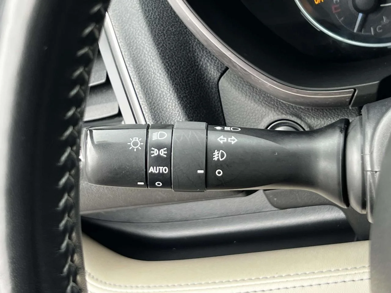 Used 2022 Crystal White Pearl Subaru Touring image 32