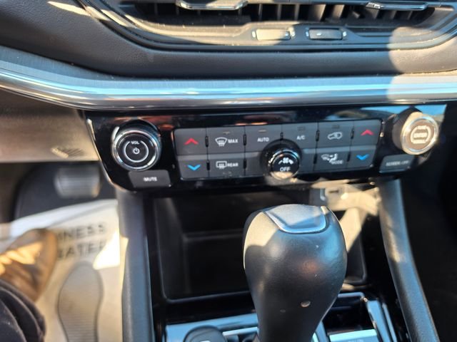 Used 2023 White Jeep Limited image 18