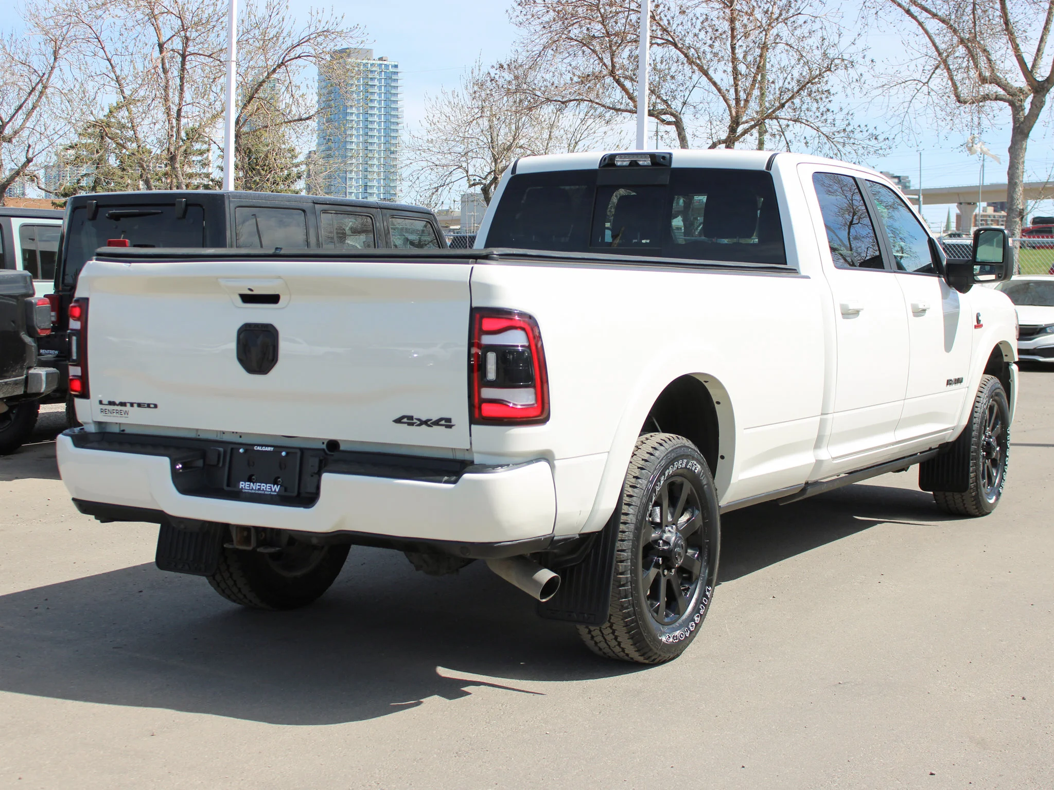Certified Used 2024 White RAM Limited * Cummins Diesel | Night Edition | 5th Wheel & Gooseneck | Apple CarPlay | Adaptive Cruise image 16