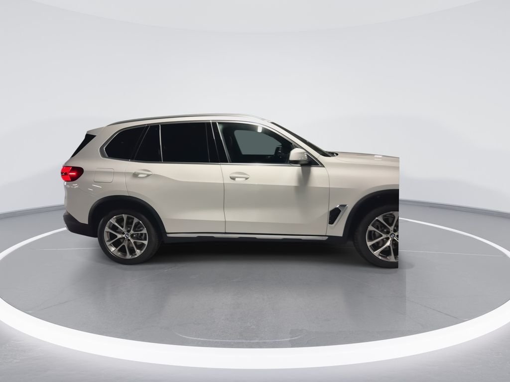 New 2026 Alpine White BMW xDrive40i image 4