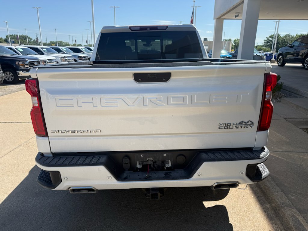 Used 2019 Iridescent Pearl Tricoat Chevrolet High Country image 13