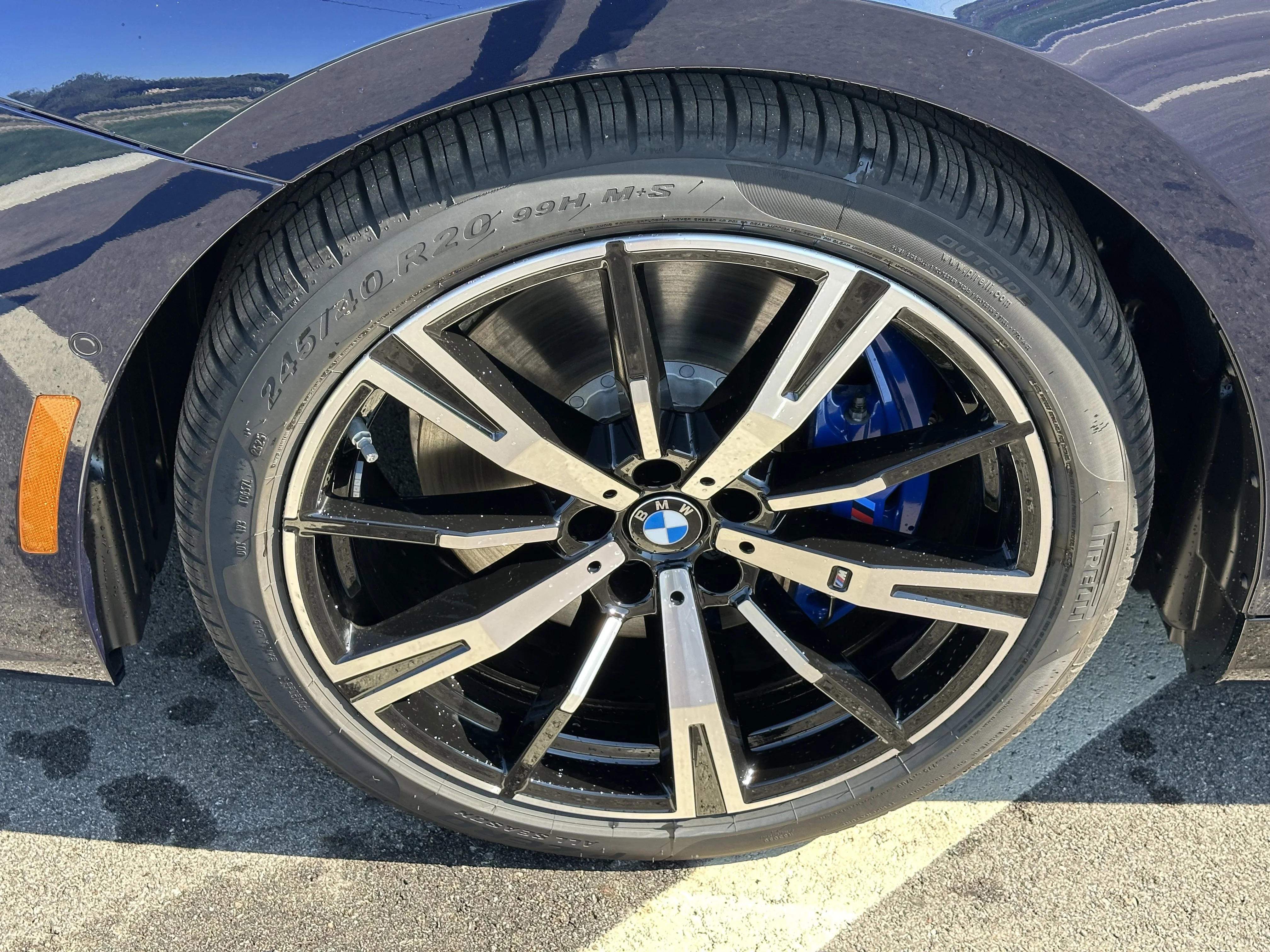 2026 BMW 5 Series 550e - Photo 22