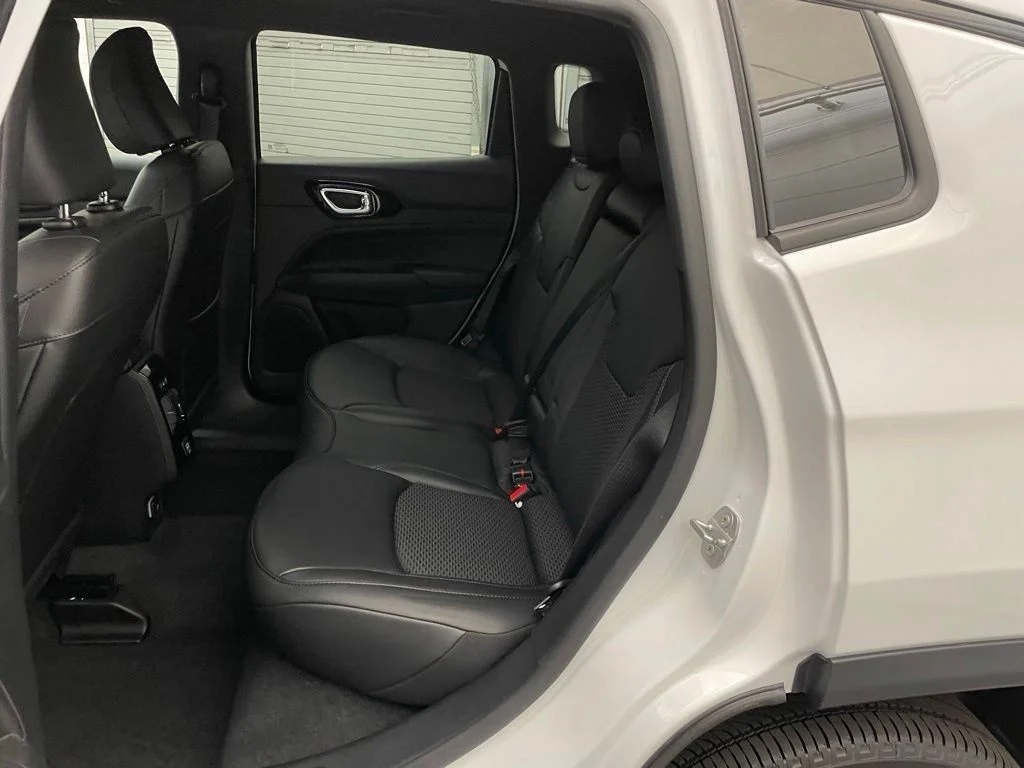 New 2026 White Jeep Latitude image 15