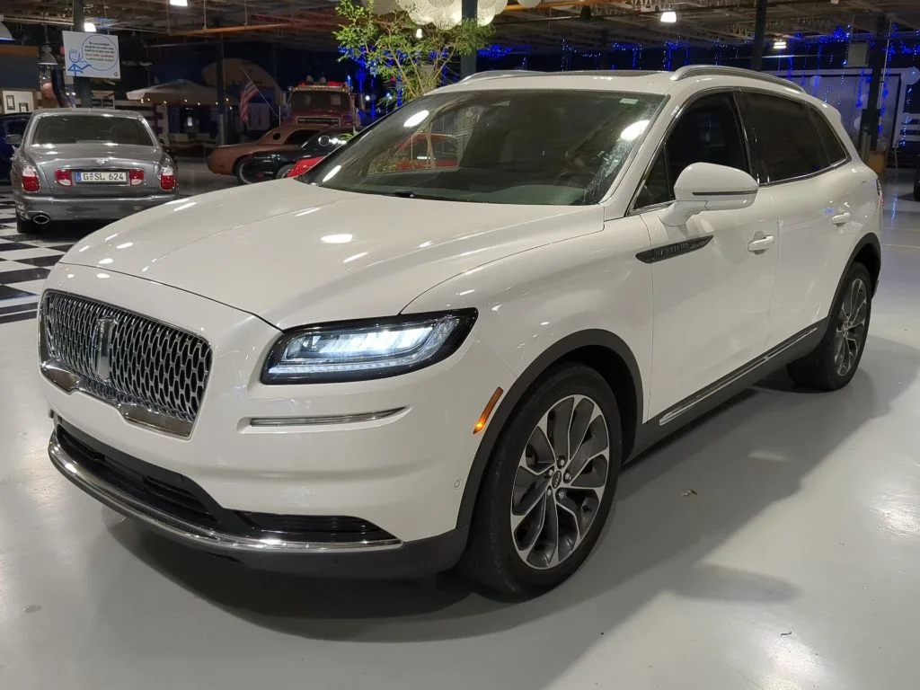 Used 2023 Pristine White Lincoln Reserve image 1