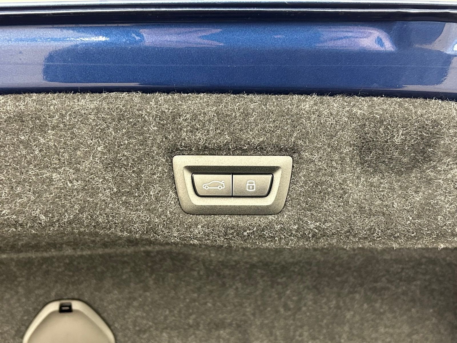 New 2026 Phytonic Blue Metallic BMW 530i xDrive image 39