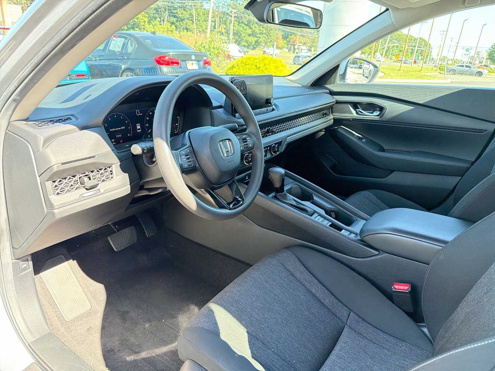 Used 2025 Solar Silver Metallic Honda LX image 10