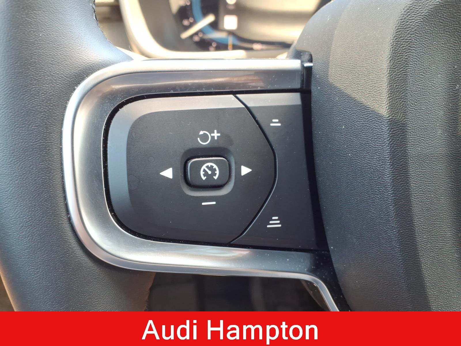 Used 2024 Vapor Grey Metallic Volvo Ultimate Bright Theme image 23