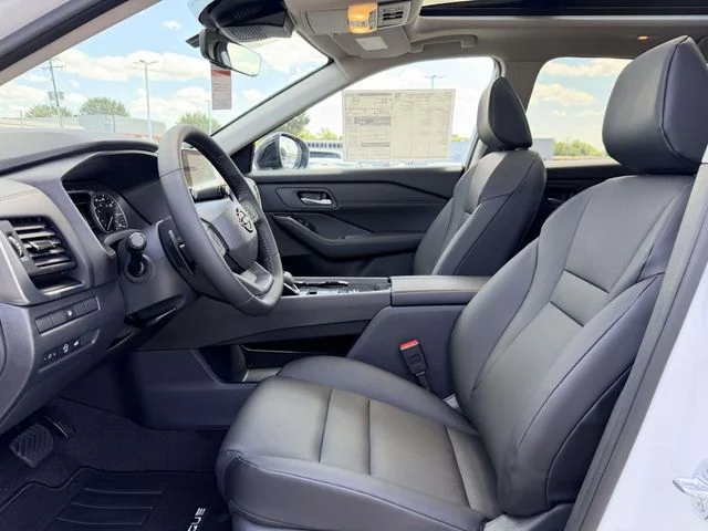 New 2026 Everest White Pearl TriCoat Nissan Dark Armor™ image 16