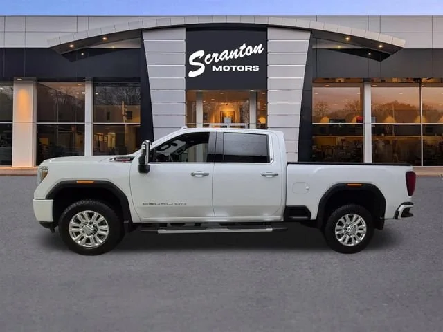 Used 2022 White Frost Tricoat GMC Denali image 2