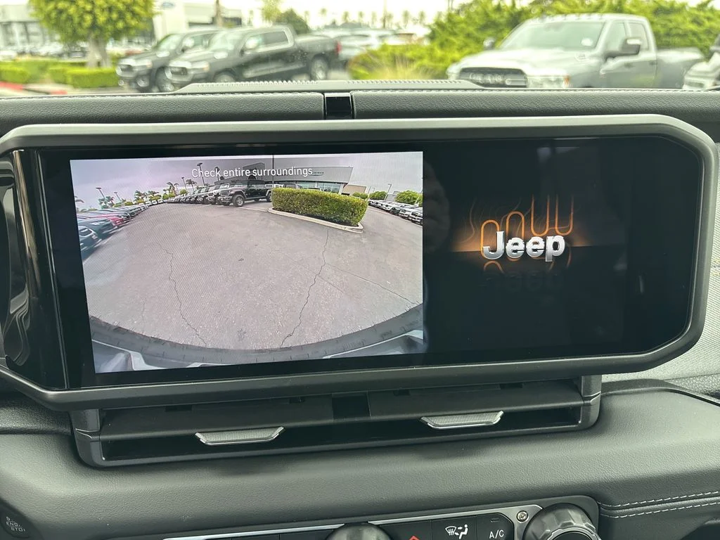 2025 Jeep Wrangler 4-Door Sahara - Photo 26